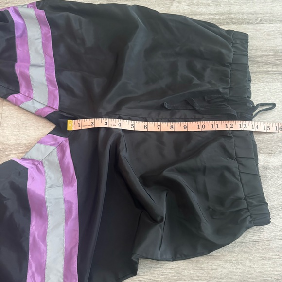 Black, purple and silver parachute pants - Picture 4 of 5
